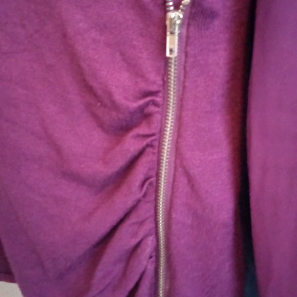 Venus blouse with sheer sleeves size small - Picture 3 of 7